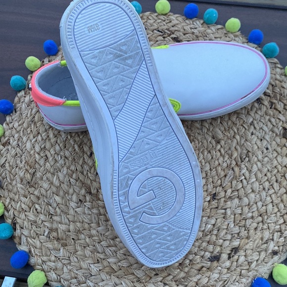 🍍GUESS SNEAKERS 🍍SIZE 8.5🍍H-2 - Picture 3 of 3